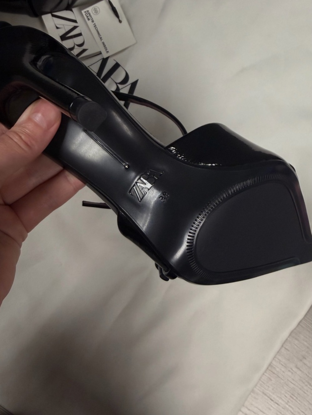 Zara Black High-heel shoes with a patent-effect top - Picture 3 of 9